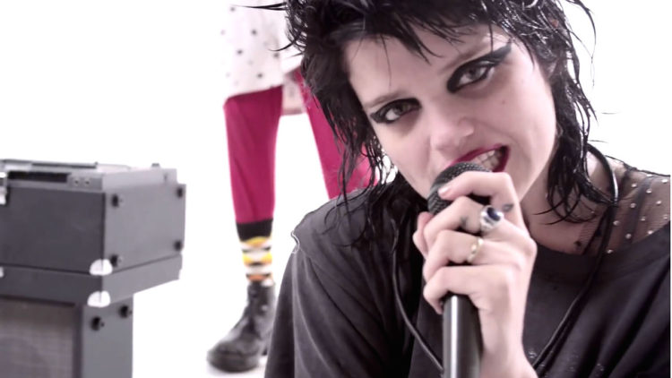 Sky Ferreira i "My Molly"-videoen. (Skjermdump, YouTube)