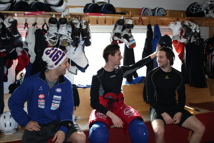 I garderoben til Vålerenga Ishockey. (Foto: Marius Rønnekleiv)
