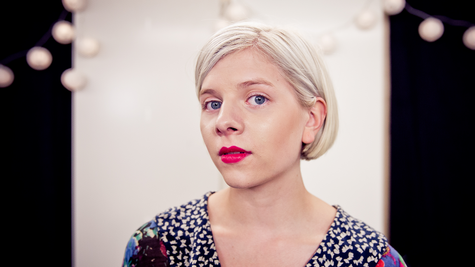 Aurora Aksnes intervju backstage under Øyafestivalen 2014. Foto: Tom Øverlie, NRK P3