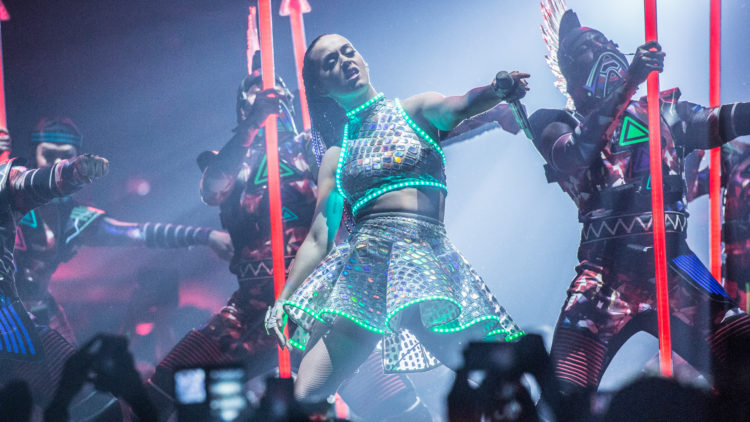 Katy Perry leverte et kult show i Telenor Arena, mener vår anmelder. Foto: Mattis Folkestad, NRK P3