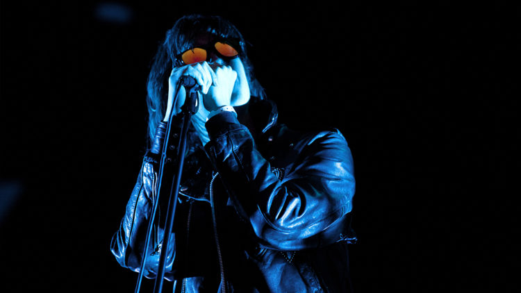 The Strokes, her ved Julian Casablancas, på Hovefestivalen 2011. Nå kan du se Primavera Sound-konserten i sin helhet. Foto: Kim Erlandsen, NRK P3