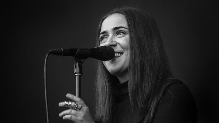 Emilie Nicolas - Øyafestivalen 2015. Foto: Mattis Folkestad, NRK P3.no