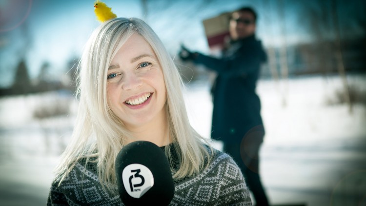 Janne Helen Juliussen er klar for å underholde deg på P3 i påsken! Kanskje til og med plystre litt? (Foto: Lars H. Andersen).