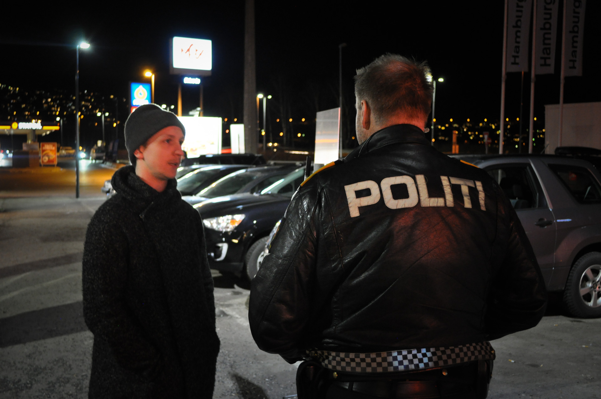 Offisielt er politiet ytterst kritisk til Stig Kalsnes' (24) digitale form for borgervern. Men P3 Dokumentar var vitne til at Stig fikk skryt fra ulike politibetjenter «på golvet» for at han lurte disse mennene i sine feller, og dermed fikk dem arrestert. Bildet er tatt i en annen sammenheng med Stig. (Foto: Ola Solheim)