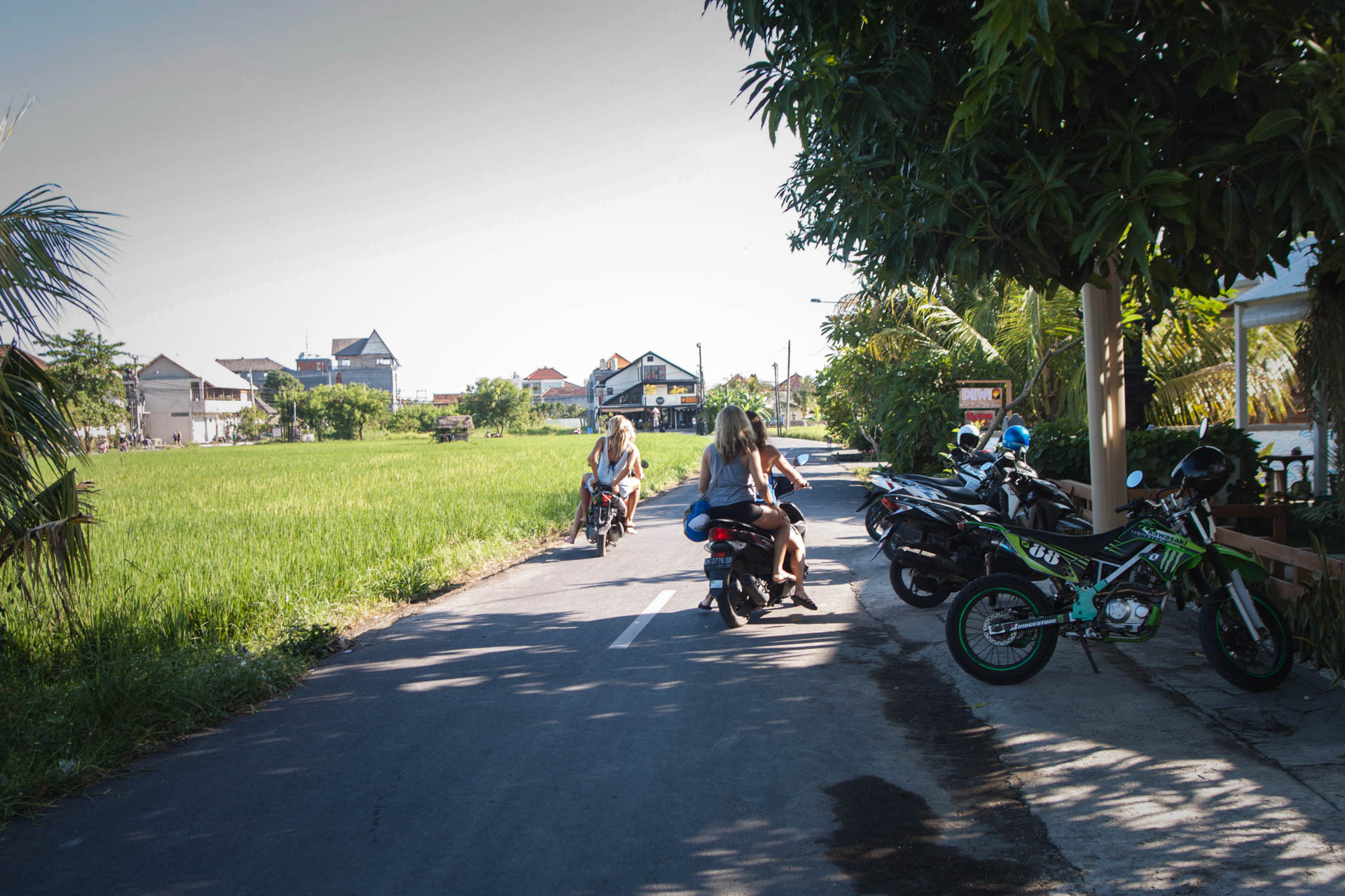 Den letteste måten å komme seg rundt på Bali er å kjøre scootere. (Foto: Andrea A. Thiis-Evensen)
