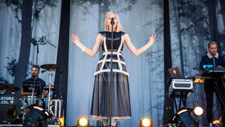 Aurora Aksnes på Øyafestivalen 2016. Foto: Tom Øverlie, NRK P3