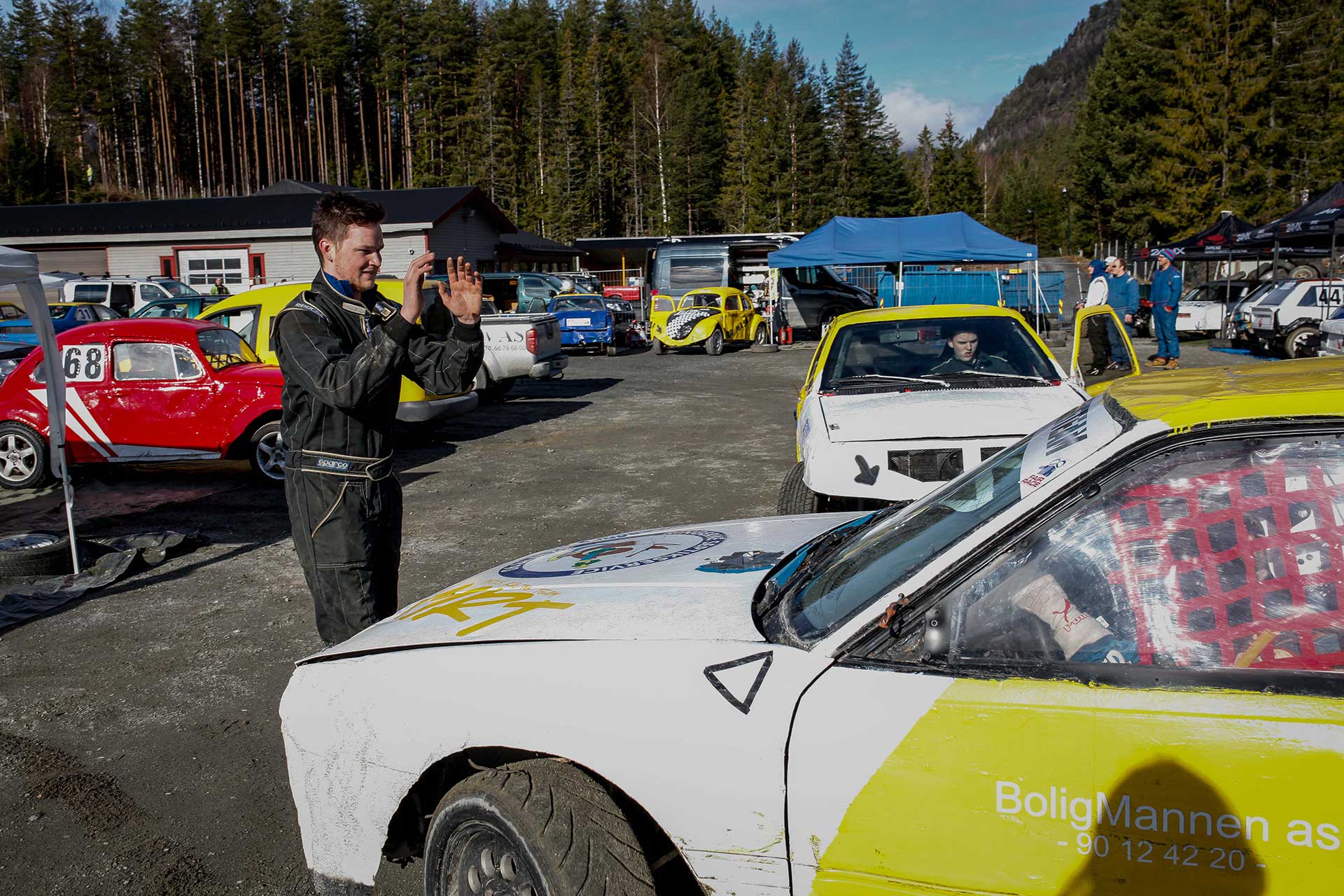 Ruben kjører en Mazda 626 som stadig blir kjøpt av andre etter løp. Han kjøper den alltid tilbake igjen. 