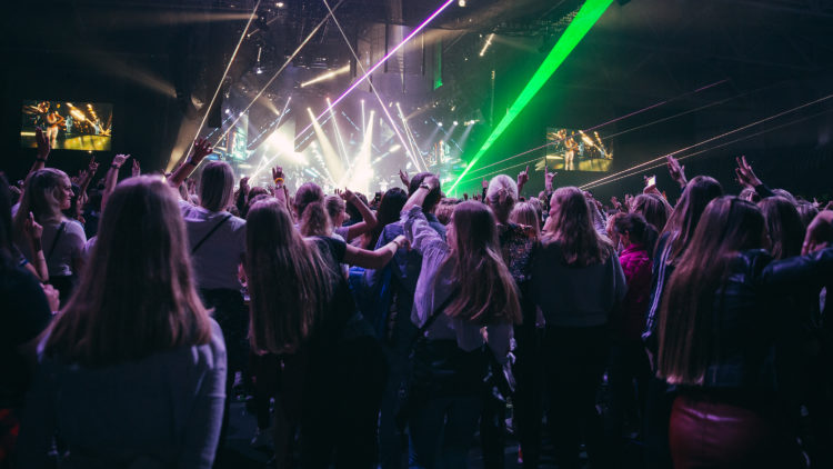 Stemningsbilde fra Justin Biebers konsert i Telenor Arena. Foto: Kim Erlandsen, NRK P3