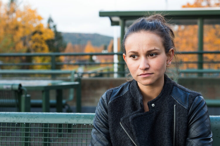 Alt føltes tungt og vanskelig etter at Amina hadde født. Aller helst ville hun være alene. Foto: Nora Brønseth, NRK P3