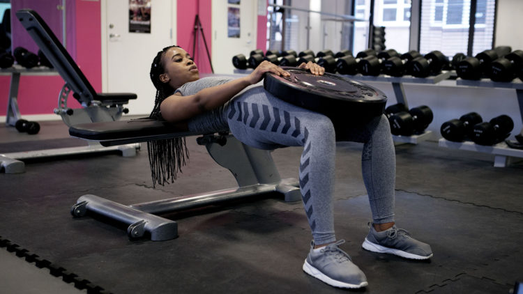 Chiku Msombeli tror mange jenter i dag ønsker seg stor rumpe. Selv har hun hatt komplekser for rumpa si tidligere. Foto: Patrick Da Silva Sæther .