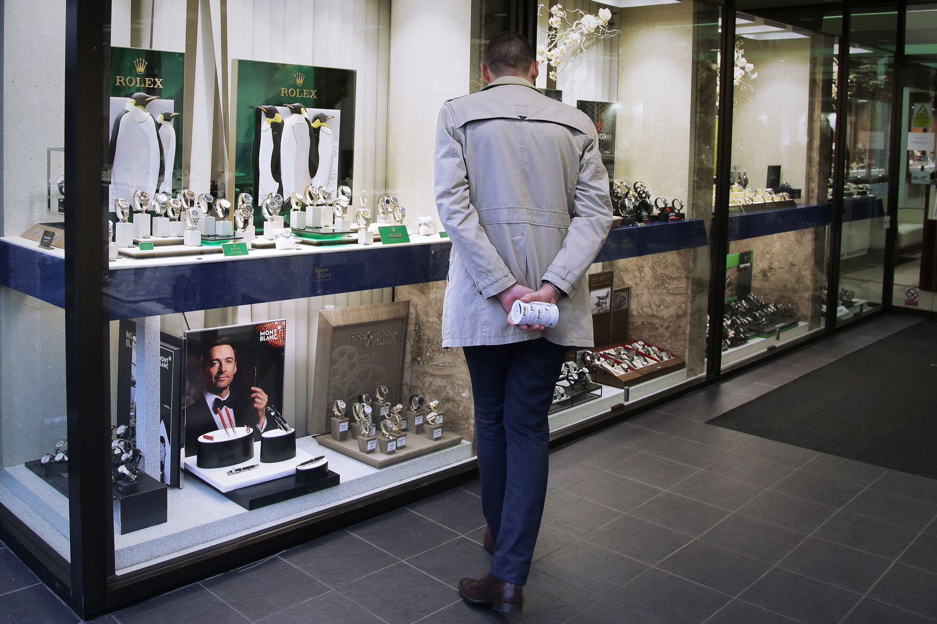 Spillselskapet Niklas jobbet for gikk langt for å pleie kundene sine, hevder han. En Rolex-klokke kunne gjerne brukes som smøremiddel. Foto: Webjørn S. Espeland, NRK P3