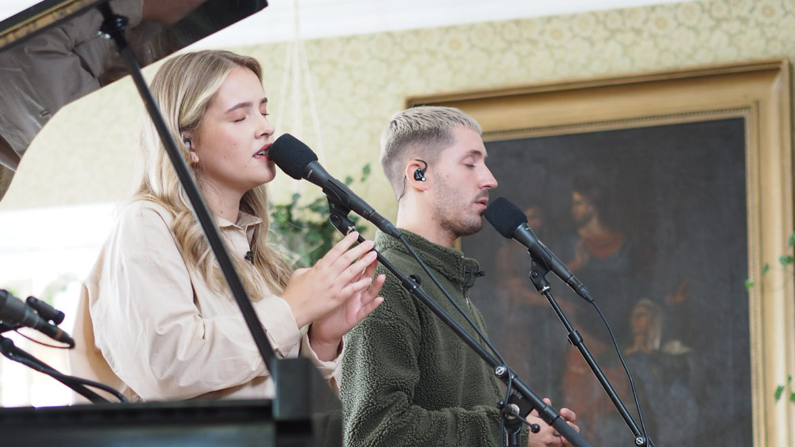 SKAAR OG RUBEN: Svale toner når denne duoen tolker Astrid S. Foto: Christine Dancke, NRK P3