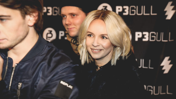 TAKKER FOR SEG: Christine sparer ikke på kruttet når hun takker for seg i NRK P3. Foto: Mattis Folkestad, NRK P3