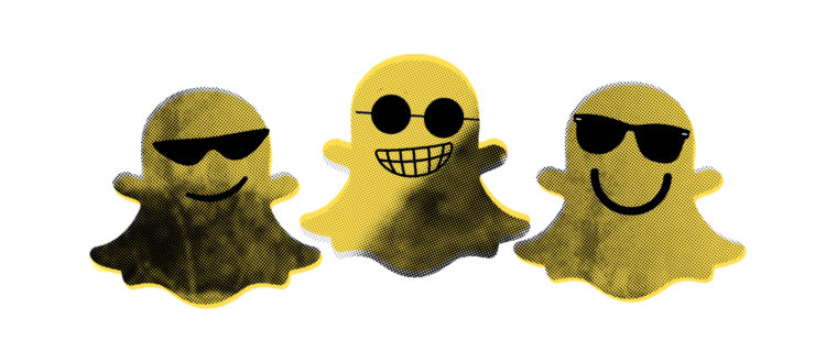 Illustrasjonsbilde: Tre snapchat-ikoner sentrert med hvit bakgrunn. Alle tre har mistenkelige og lumske smil, og har på seg solbriller. 