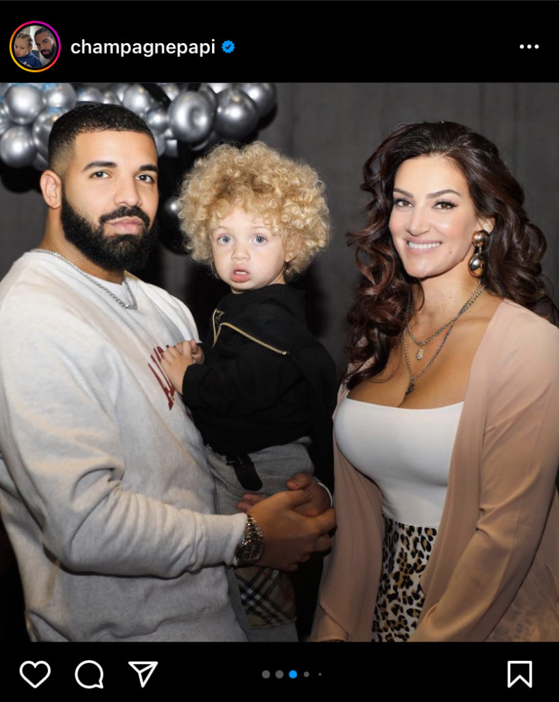 Skjermdump fra Instagram. Man ser Drake som holder en smårolling med lyse krøller. Ved siden av dem står en kvinne med sort, langt hår.