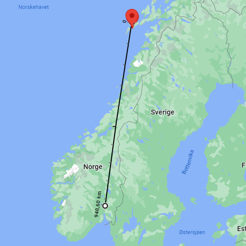 Skjermdump av eit kart over Noreg. Ei rett linje går frå Oslo til Ballstad i Nordland. Med svart skrift står avstanden mellom stadane, som er 940,60 kilometer. 