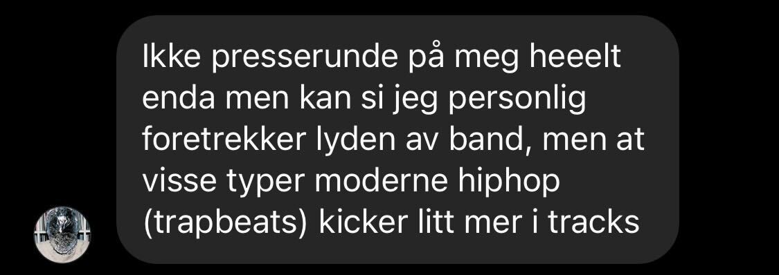 Skjermdump av en melding fra Marstein på Instagram der han skriver «Ikke presserunde på meg heelt enda men kan si jeg personlig foretrekker lyden av band, men at visse typer moderne hiphop (trapbeats) kicker litt mer i tracks» 